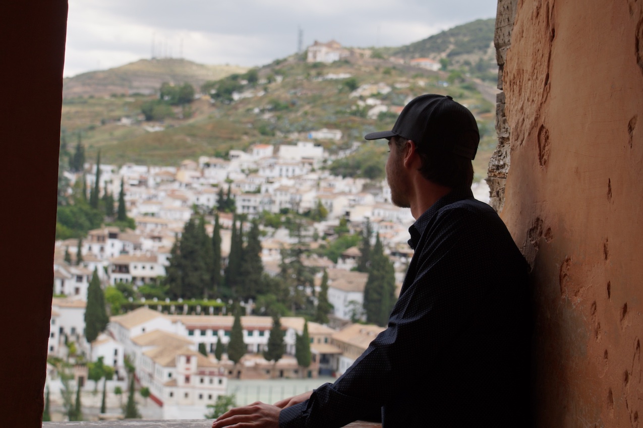 Pisces Gifts for Men Travelling