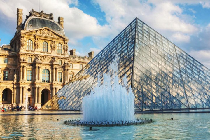 Paris Louvre Museum Tour: Highlights of a world-famous palace