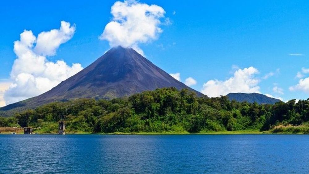 Arenal Volcano and Hot Springs Day Trip from Guanacaste