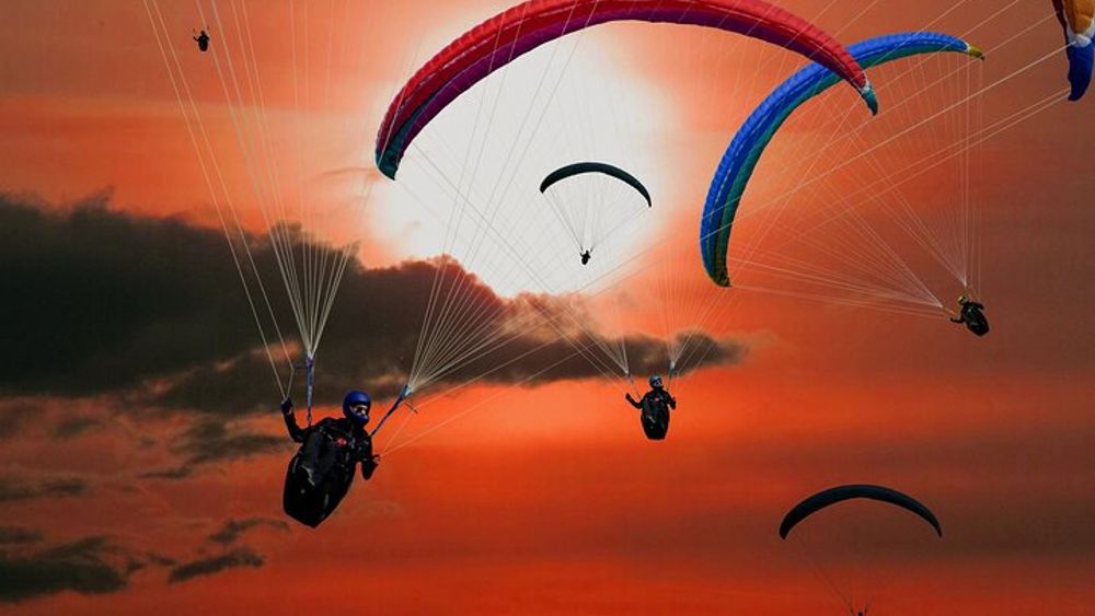 Tandem Paragliding Tour in Alanya with Roundtrip Transfer
