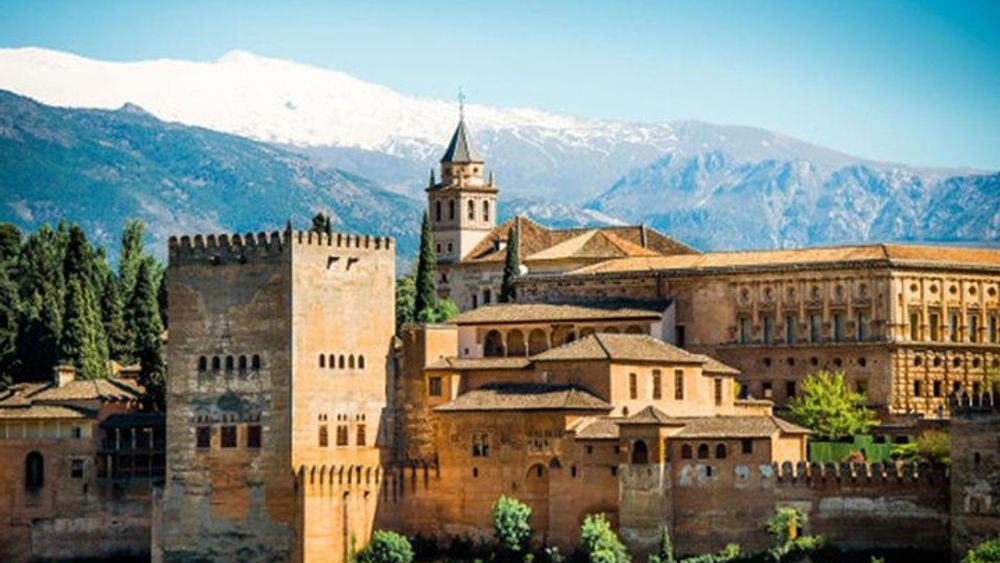 Granada Guided Small-Group Day Trip from Seville with Alhambra