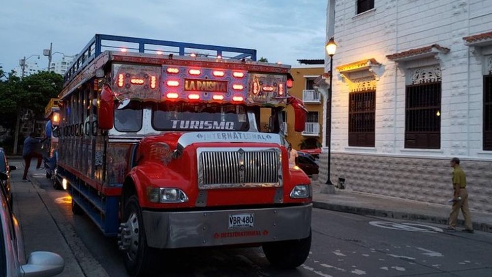 Tour by bus "chiva" through the city of Cartagena