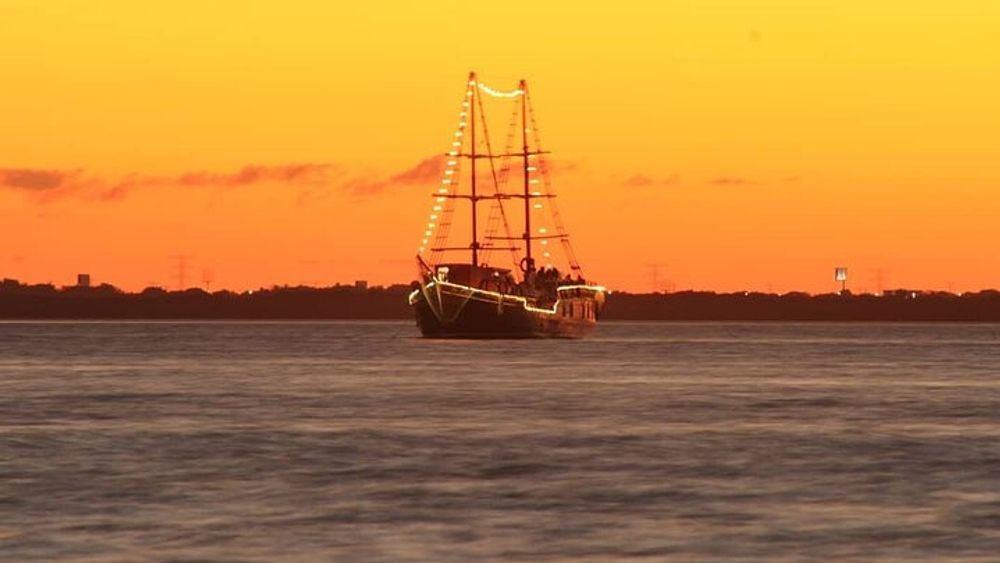 Cancun Romantic Sunset Dinner Cruise with Drinks and Jazz