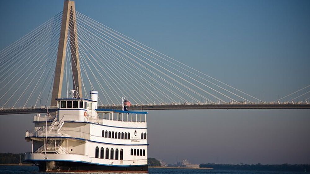 Charleston Harbor Luxury Dinner Cruise with Live Music