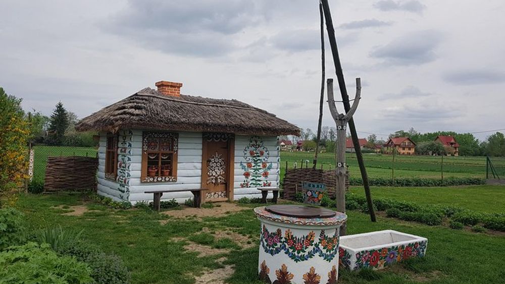 Zalipie Painted Village Small Group Tour from Krakow