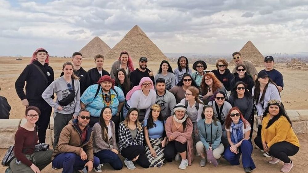 Tour to the Giza pyramids & Egyptian Museum