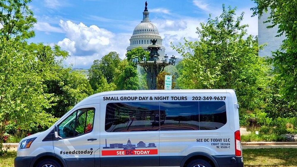 4-Hour Small Group Guided National Mall Tour with 10 Top Attractions