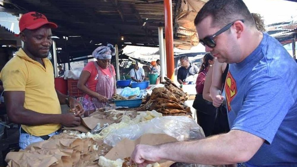 Local immersion in the Bazurto Market