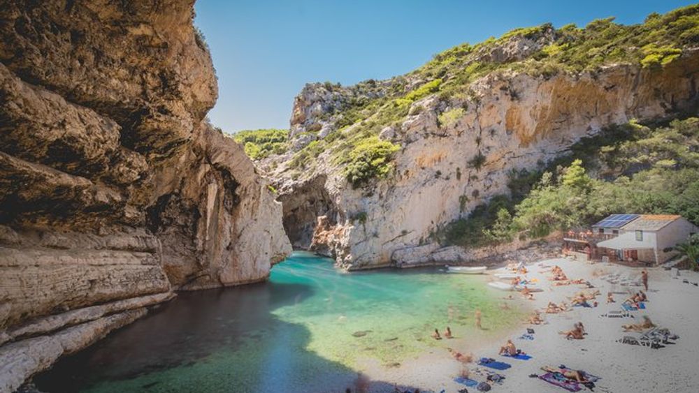 Blue and Green Caves of Vis Speedboat Tour
