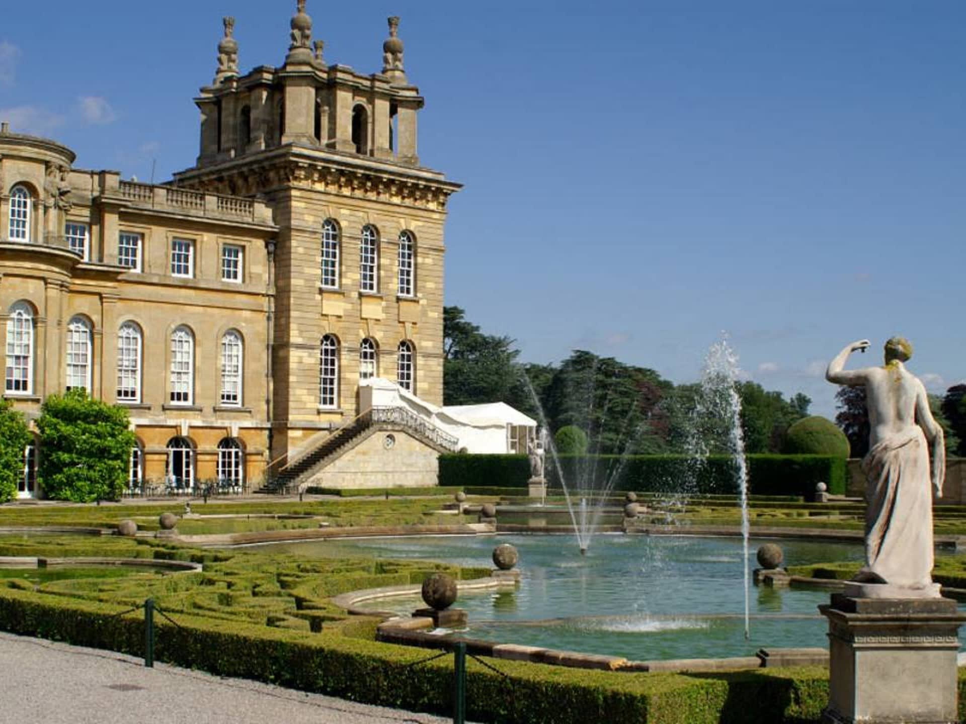 The Cotswolds and Blenheim Palace with Lunch in a Traditional British Pub
