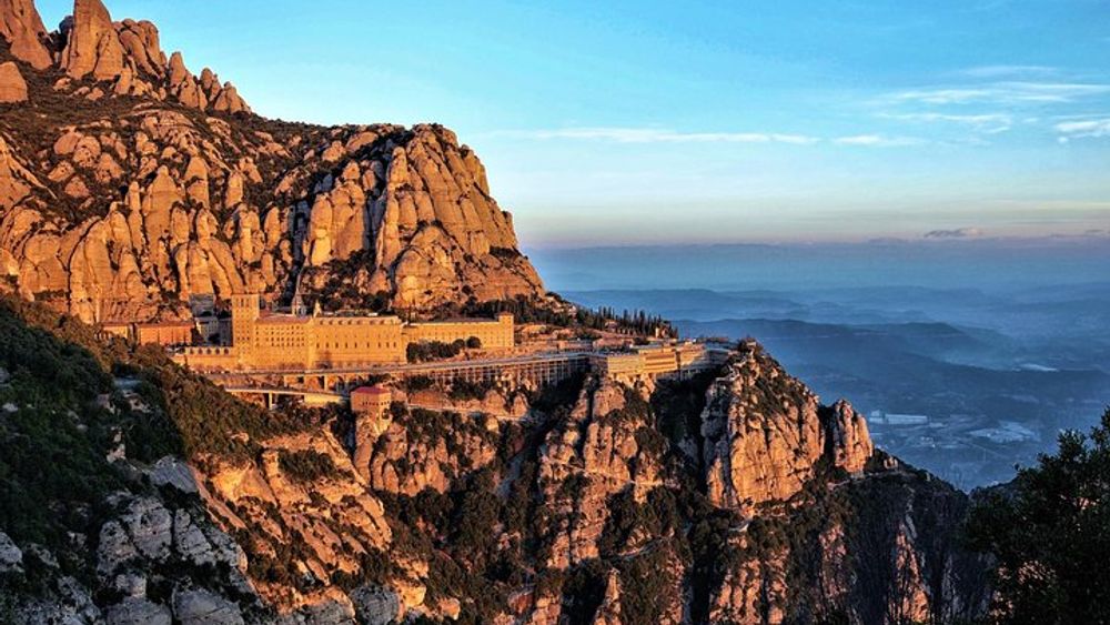 Montserrat & Sitges Tour from Barcelona Monastery & Easy Hike