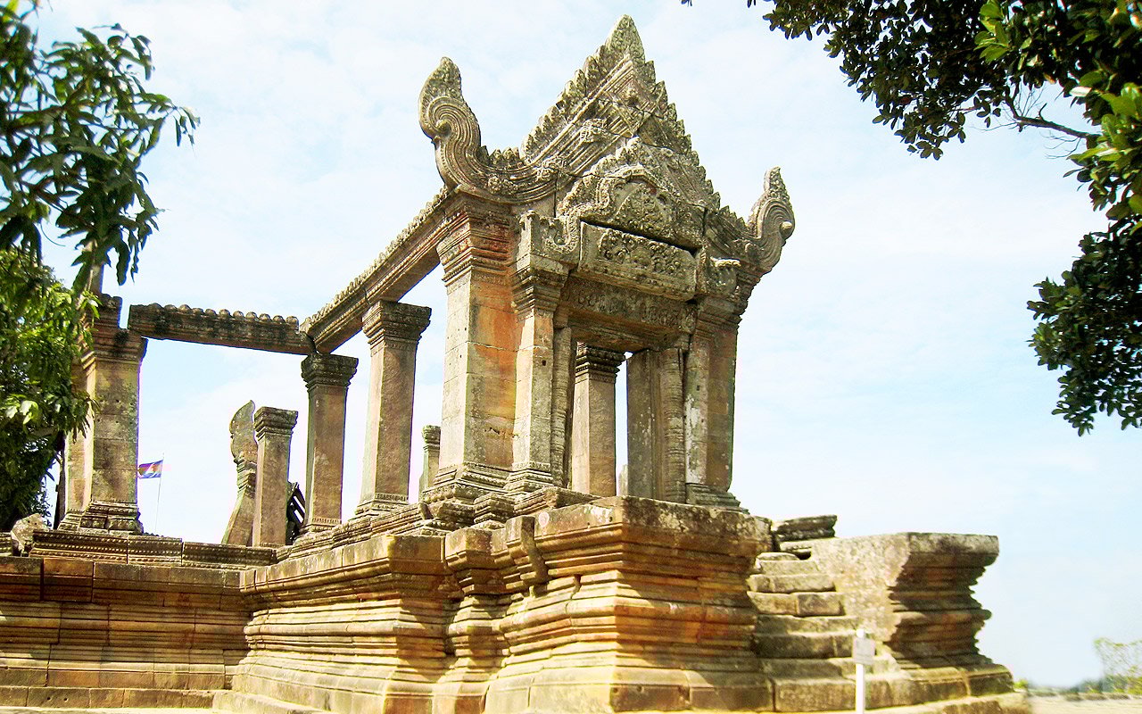 Koh ker and Preah Vihear Temple Tour