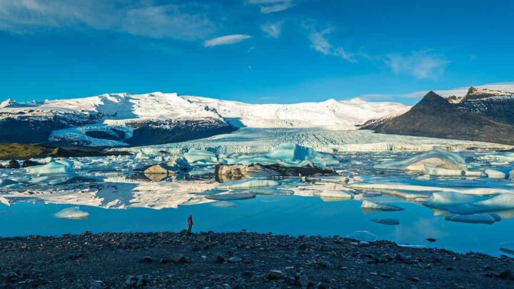 Jokulsarlon Lagoon Tour Plus Waterfalls from Reykjavik via Bus