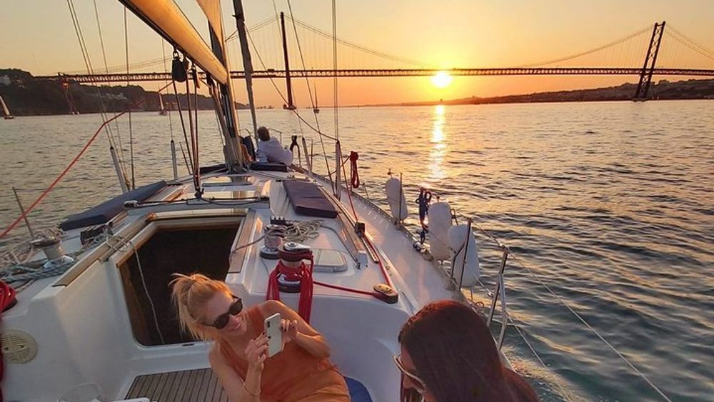 Lisbon Sunset Sailing Tour with Drinks
