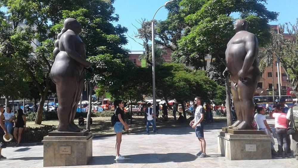 City tour, Comuna 13, Metro Cable, Parque Botero, Pueblito Paisa