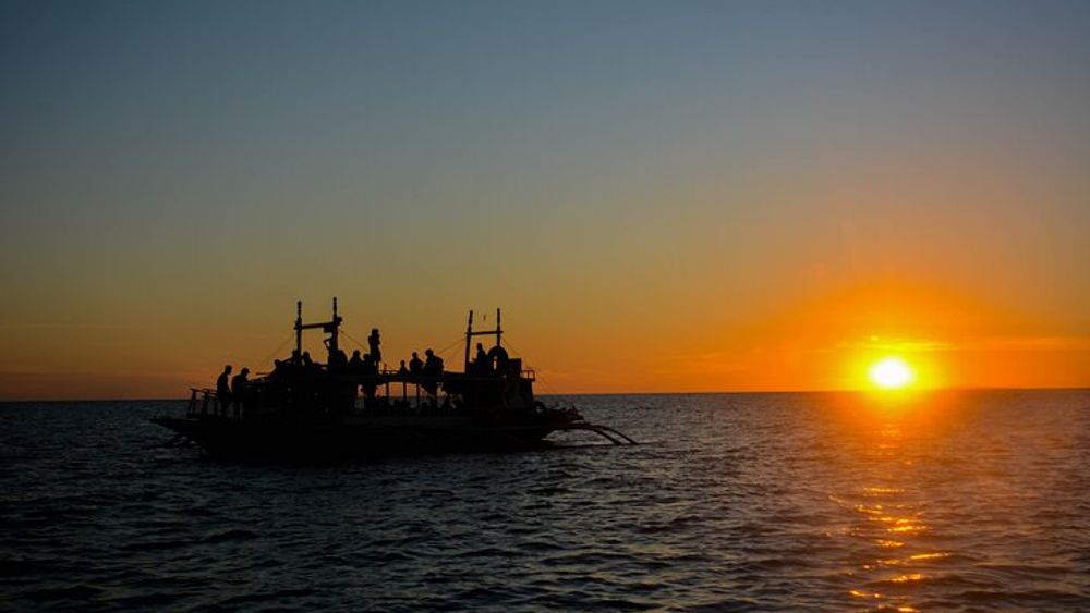 Boracay Sunset Cruise with Snorkeling, Inner Tubes, and SUP