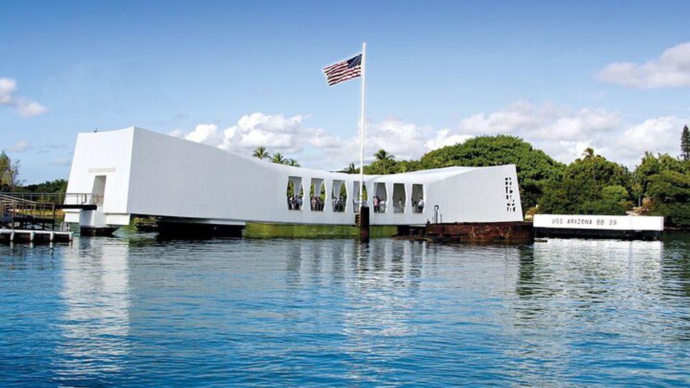Deluxe Pearl Harbor, USS Arizona Memorial & Honolulu City Tour