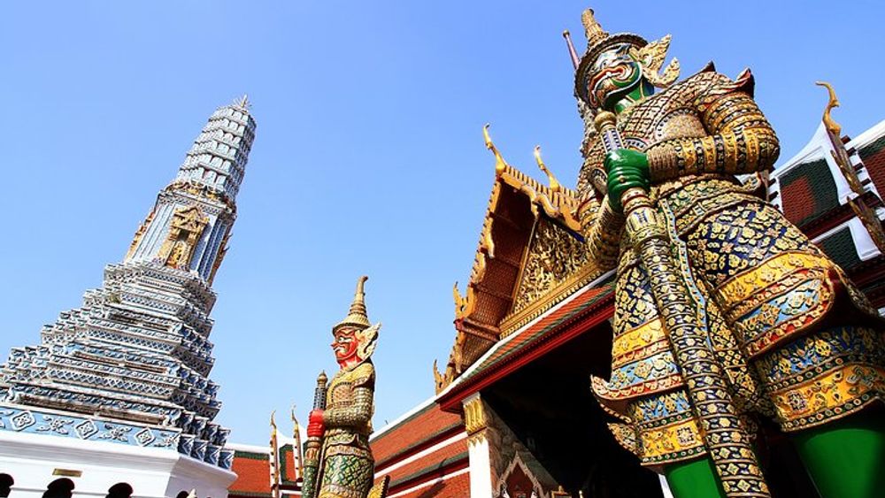 Grand Palace , Thai dance & Fun street walk in Bangkok
