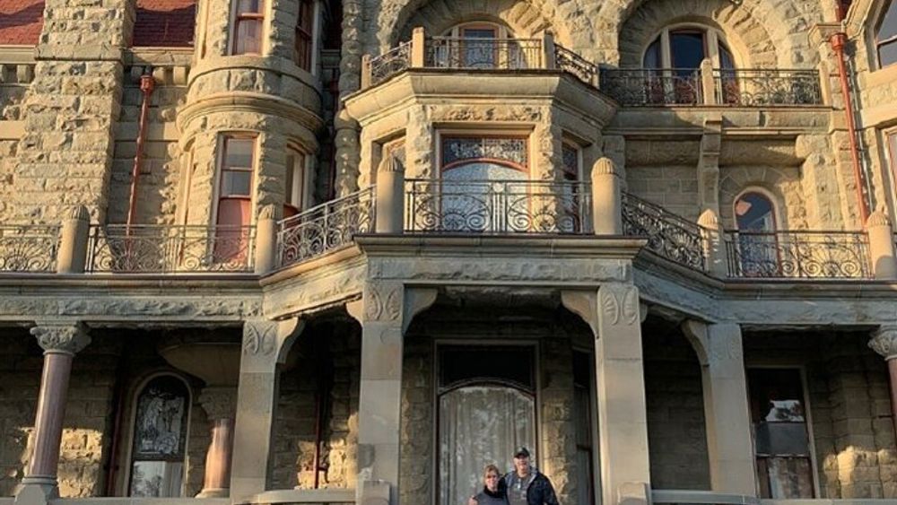 Historical Landmarks Tour of Victoria Grand City and Craigdarroch Castle