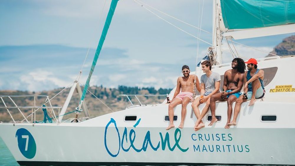 Shared WEST Cruise - Ile aux Benitiers: Full day catamaran cruise
