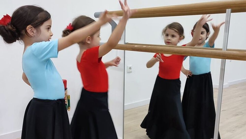 45 minutes flamenco dance class for family in Málaga
