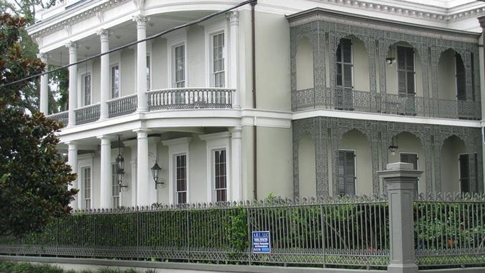 New Orleans Homes of the Rich and Famous Tour of the Garden District