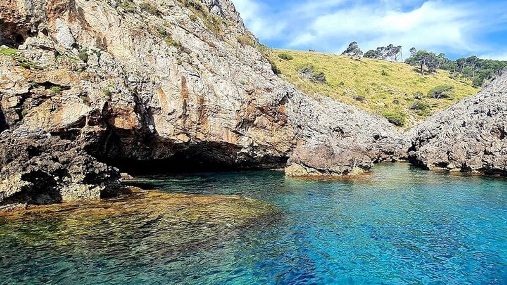 Alcudia Safari Jack Sparrow Cave Tour by Jeski