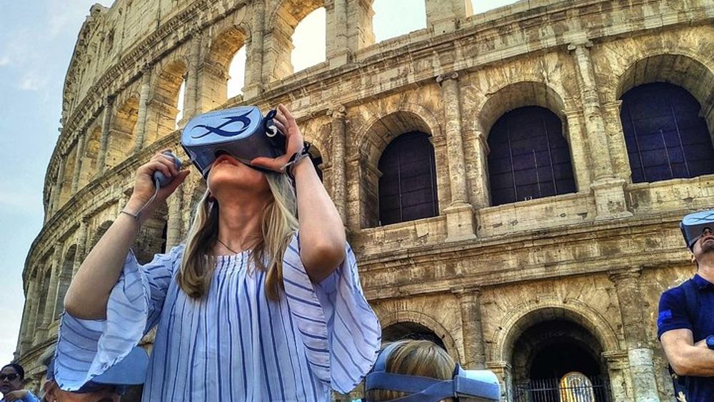 Colosseum Virtual Reality Experience Outside with audioguide