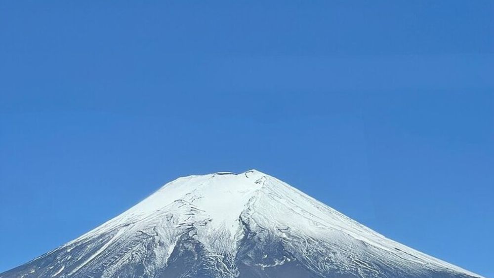 Mount Fuji & Hokane Lakes with English-speaking Guide