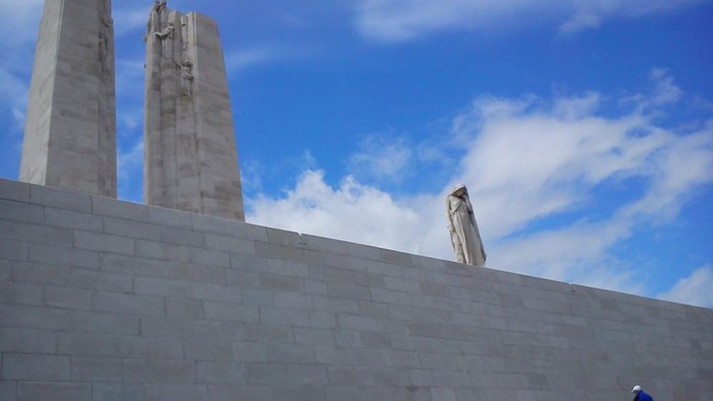 Full-Day Canadian WW1 Vimy and Somme Battlefield Tour from Arras