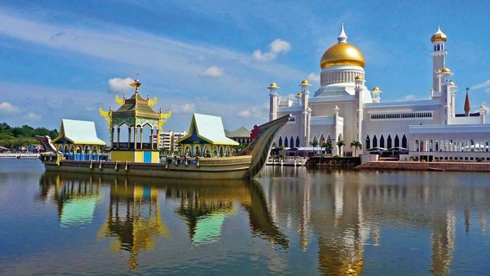 Brunei Half Day City Tour with Royal Regalia, Istana Nurul Iman & Kampung Ayer