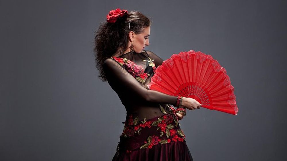 Barcelona Gourmet Tapas Walking Tour and Flamenco Show