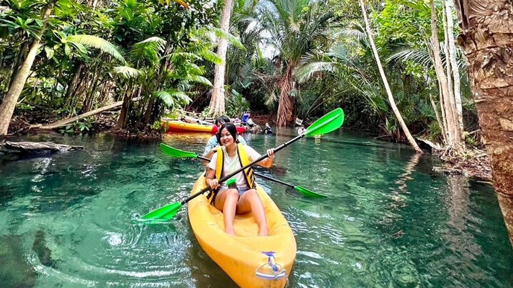 Kayak at Klongnamsai (Klong root)