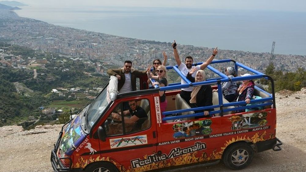 Family afternoon Alanya City Tour by Jeep