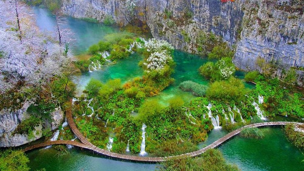 Split ot trigir to Plitvice Lakes National Park, Knin Day Trip