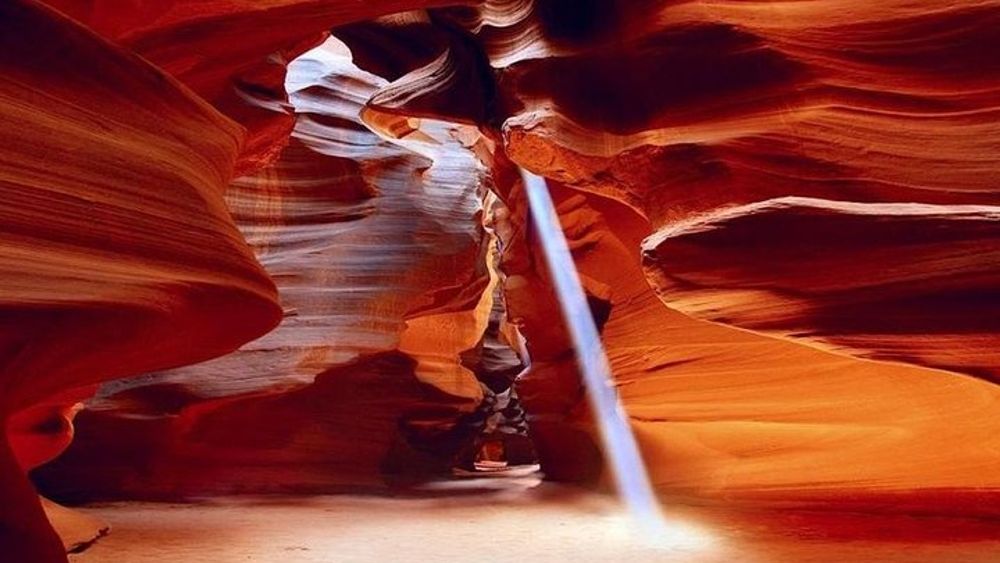 Antelope Canyon and Horseshoe Bend Small Group Tour from Las Vegas