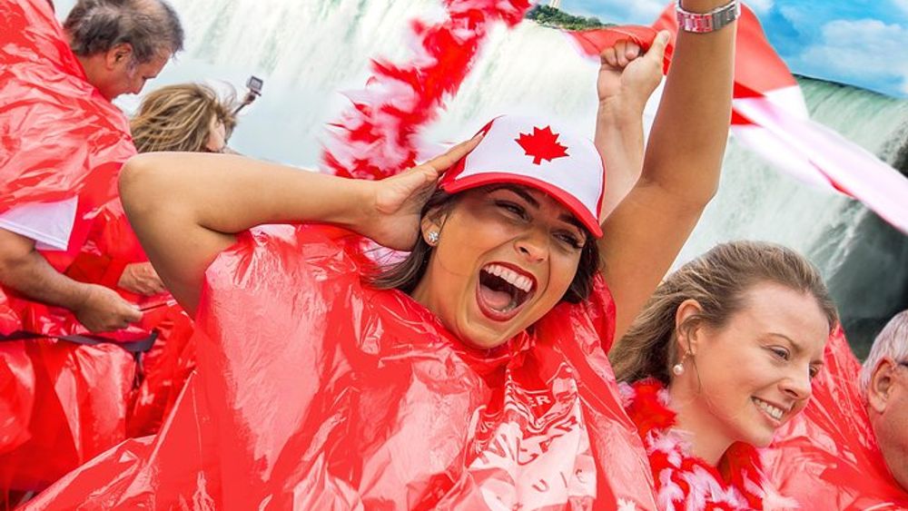 Niagara Falls Luxury Bus Tour and Cruise from Toronto