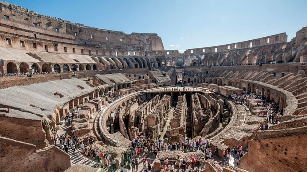 Fast track: Colosseum with Arena floor entrance, Forum and Palatine Hill tour