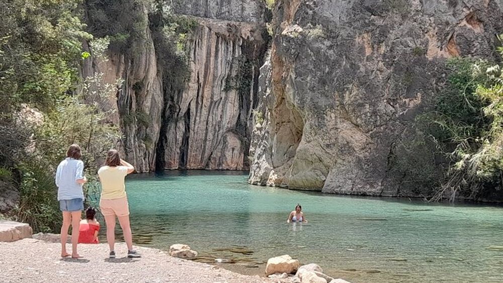 Montanejos: Hike & Thermal Baths Adventure Tour from Valencia