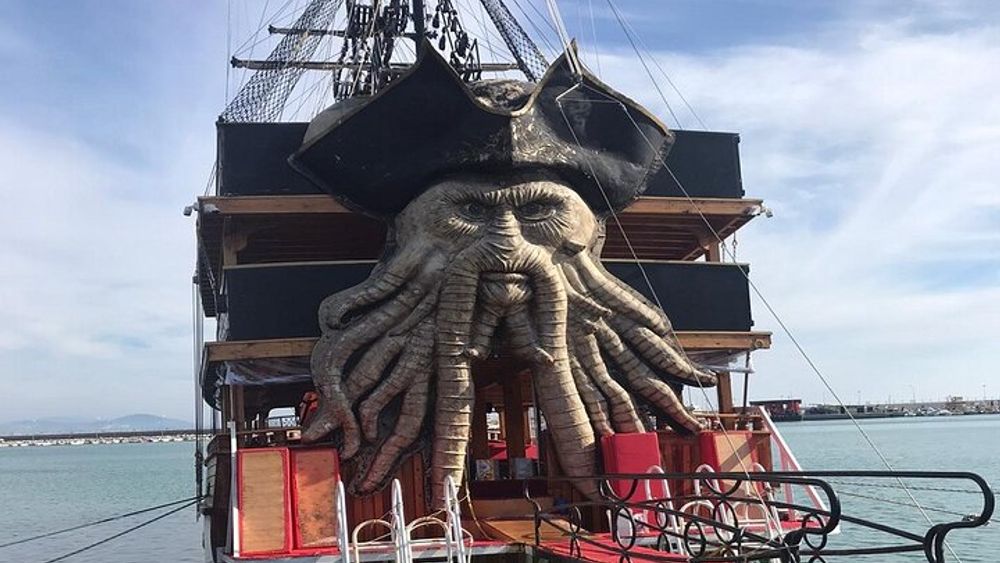 Alanya: Luxury Pirate Boat Tour with Foam Party