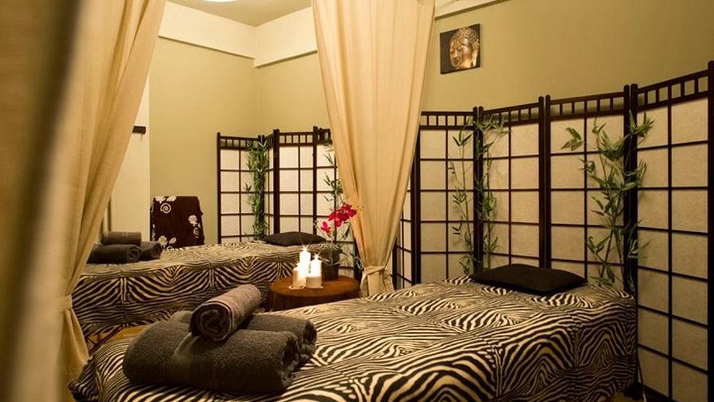 1-Hour Aroma Oil Massage plus 20-Minute Free Fish Pedi