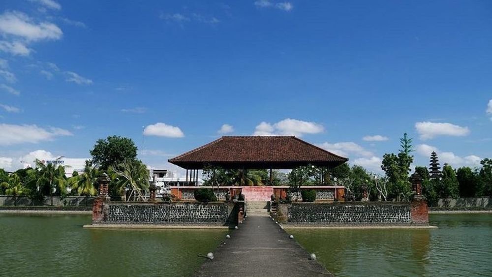 Lombok Temples, Mosques, and Mataram City Half-Day Tour