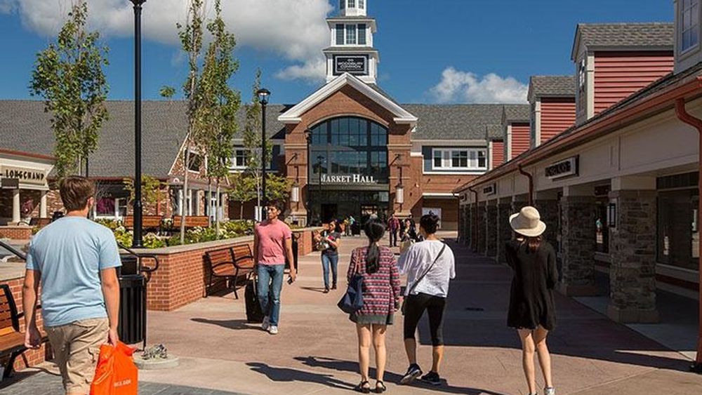 Woodbury Common Premium Outlets Shopping Tour from Manhattan