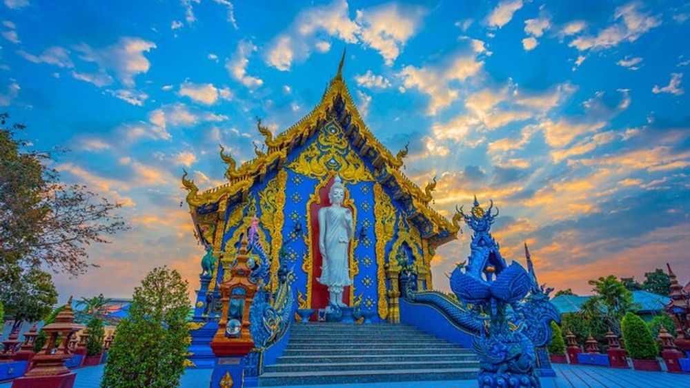 Chiangmai Hot Spring, White & Blue Temple & Black Museum Tour