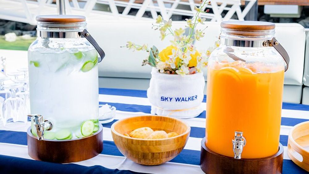 Dubai Luxury Yacht Tour with Live BBQ & Drinks