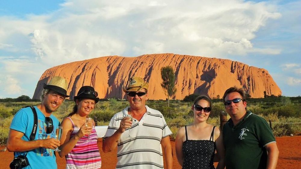 Uluru Day Trip from Alice Springs Including BBQ Dinner