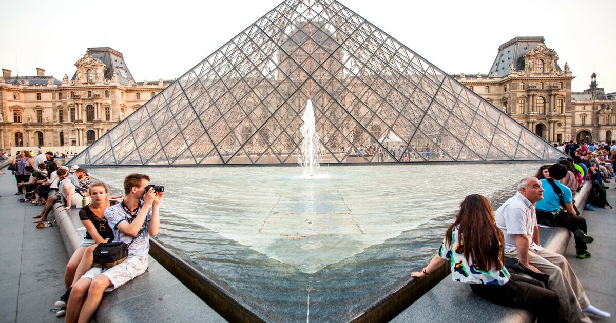 Must-Sees of the Louvre Museum 1.5 hour Guided Tour - Limited to 15 Participants