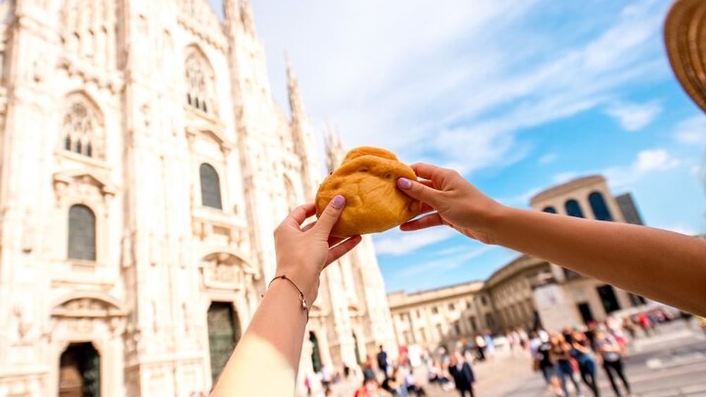 Eating Milan Street Food Tour with Guided Tasting and Sightseeing