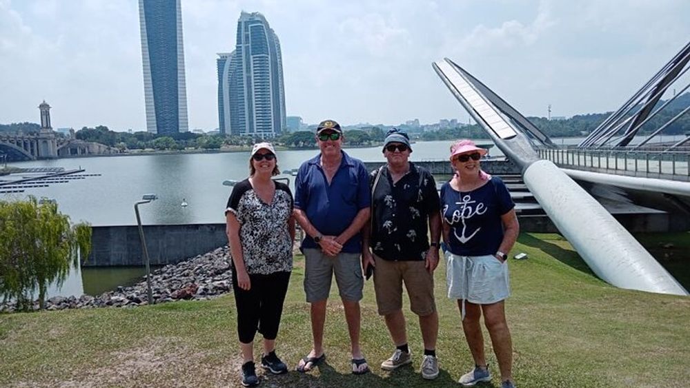 Putrajaya City Tour with Batu Caves & Sight Seeing Cruise