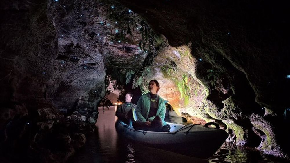 Rotorua Glow Worm Kayaking Tour
